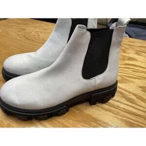 Silent D Women's White Leather Pull-On Lug Sole Round Toe Ankle Chelsea Boots